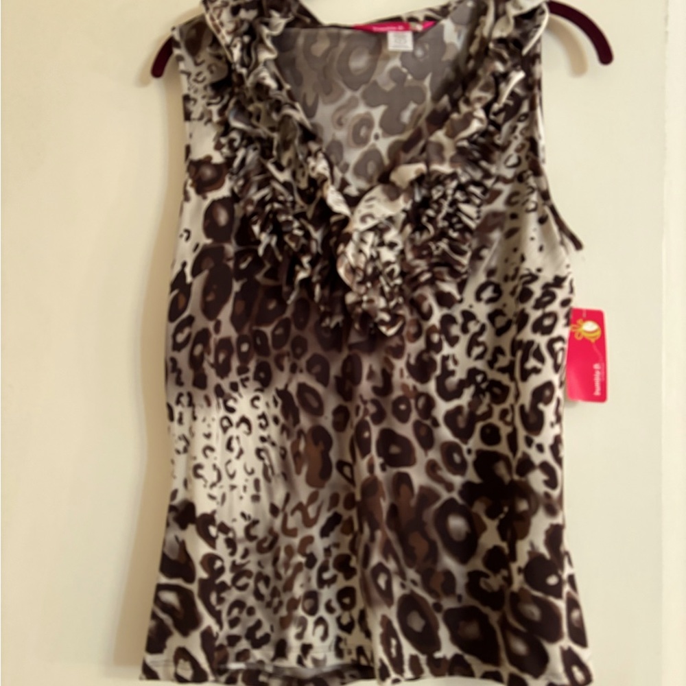 Animal print, sleeveless top.